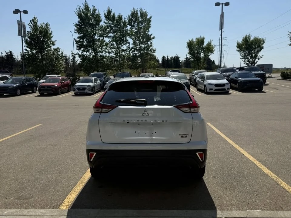 2022 Mitsubishi Eclipse Cross - Image 2 of 17