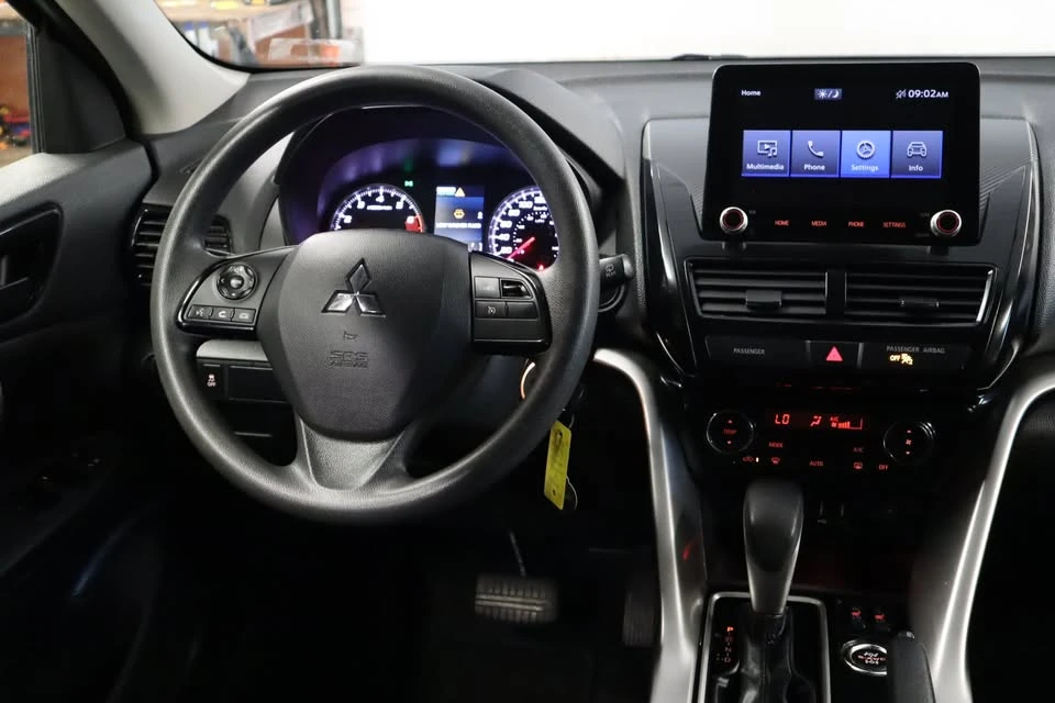 2022 Mitsubishi Eclipse Cross - Image 9 of 20