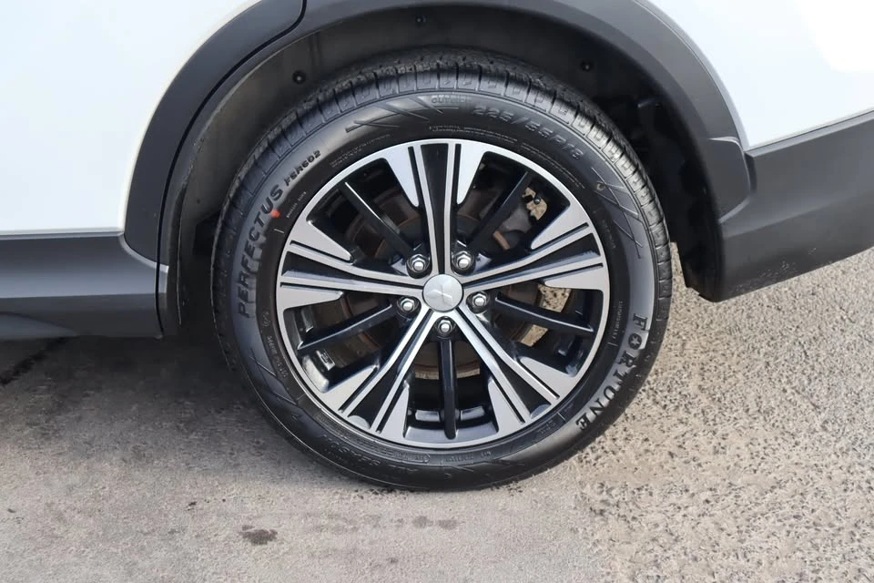 2022 Mitsubishi Eclipse Cross - Image 17 of 20