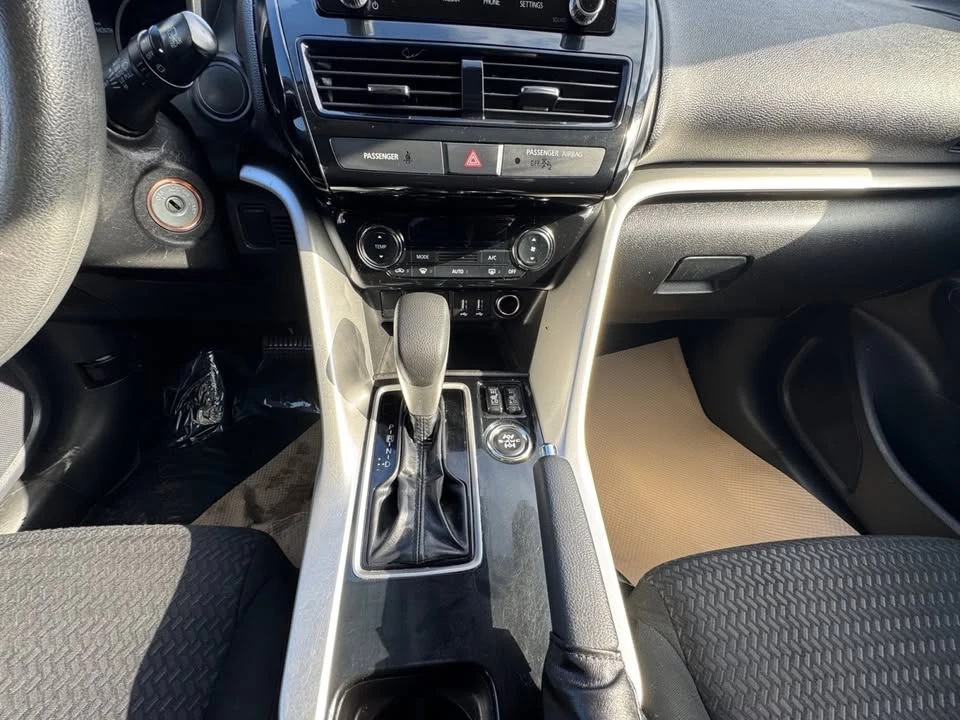2022 Mitsubishi Eclipse Cross - Image 9 of 15