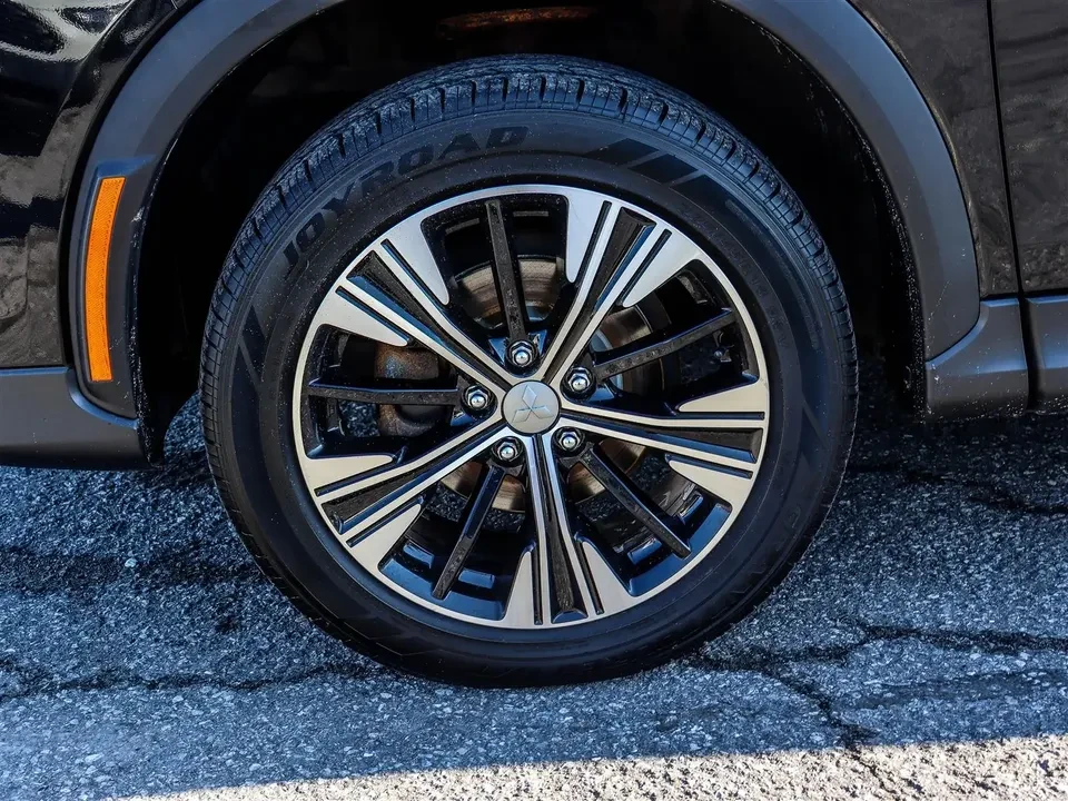 2022 Mitsubishi Eclipse Cross - Image 18 of 19