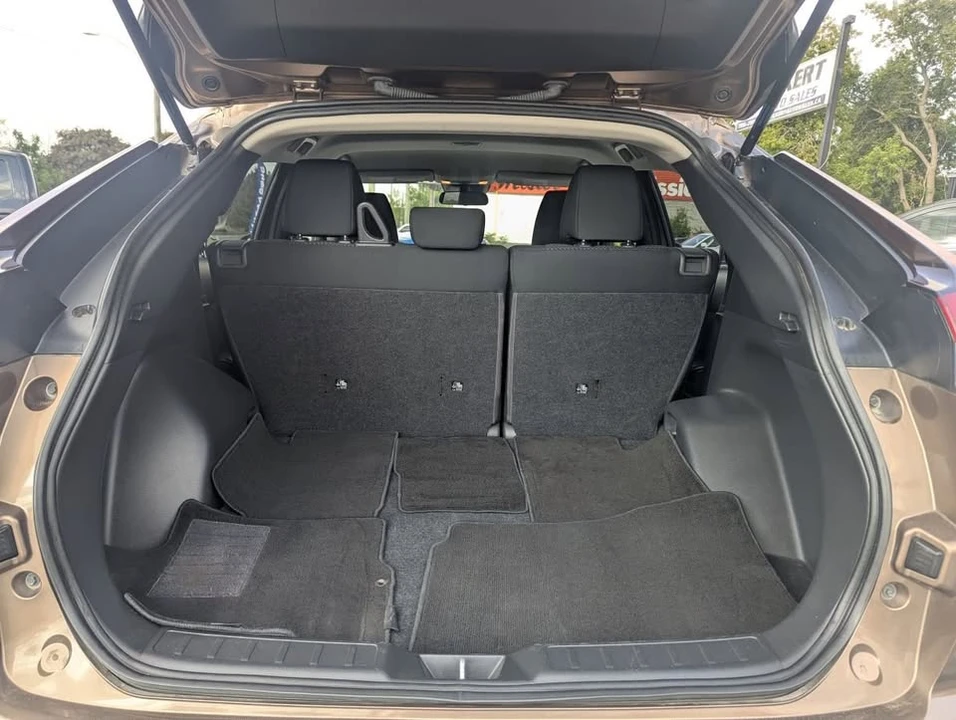 2022 Mitsubishi Eclipse Cross - Image 7 of 16