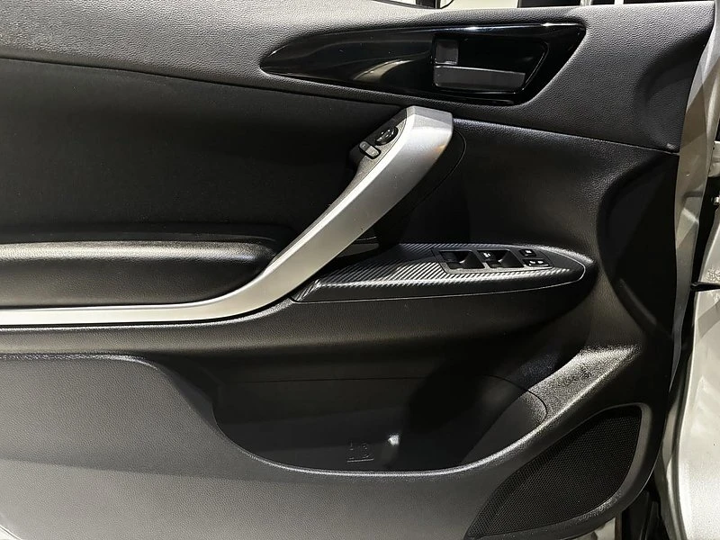 2022 Mitsubishi Eclipse Cross - Image 8 of 18