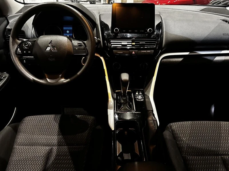 2022 Mitsubishi Eclipse Cross - Image 13 of 18
