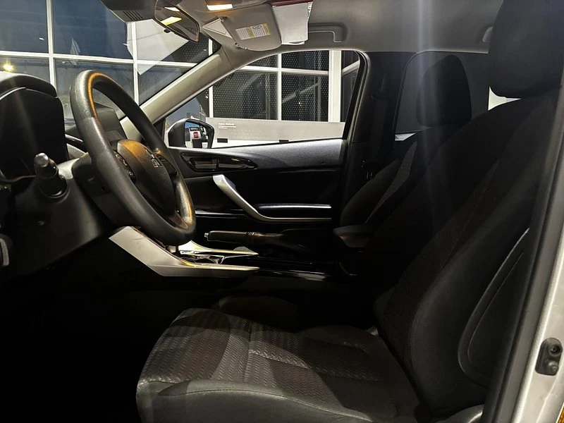 2022 Mitsubishi Eclipse Cross - Image 10 of 18