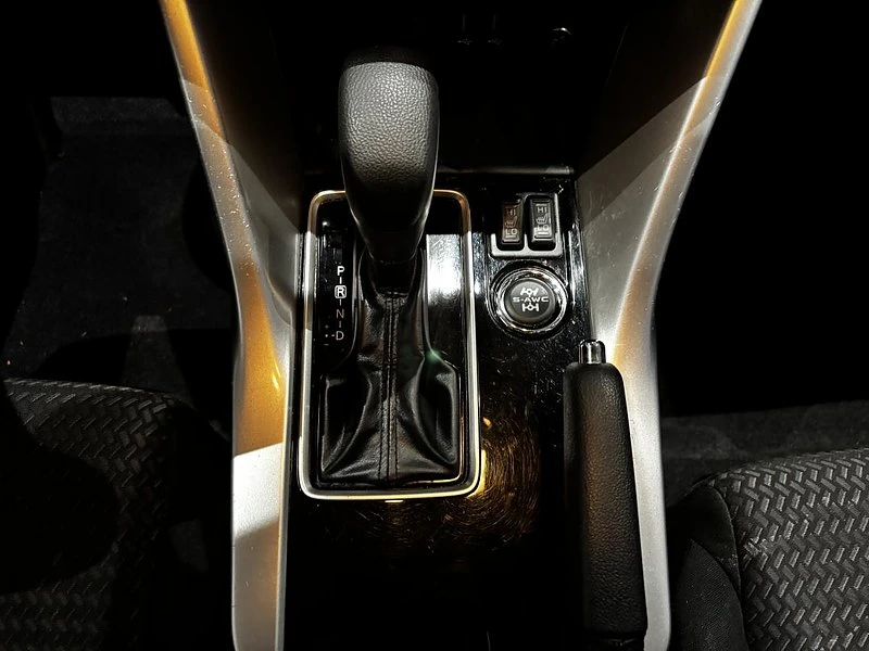 2022 Mitsubishi Eclipse Cross - Image 14 of 18