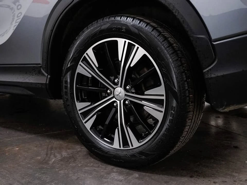 2022 Mitsubishi Eclipse Cross - Image 11 of 20