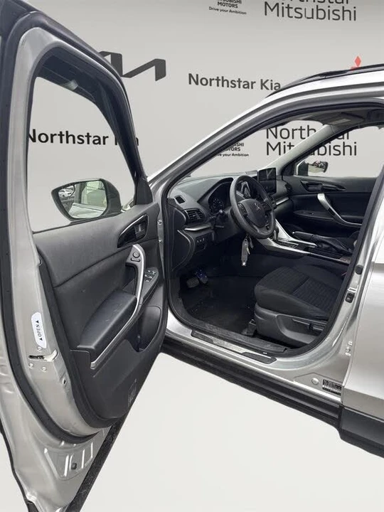 2022 Mitsubishi Eclipse Cross - Image 13 of 18