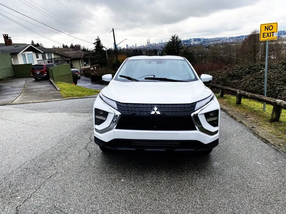 2022 Mitsubishi Eclipse Cross - Image 2 of 12