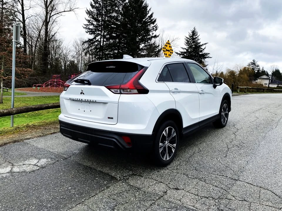 2022 Mitsubishi Eclipse Cross - Image 4 of 12
