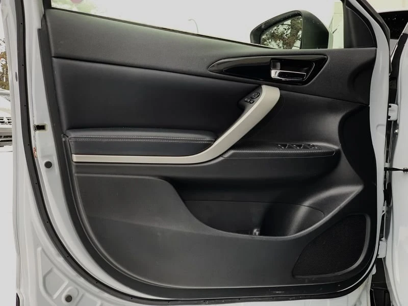 2022 Mitsubishi Eclipse Cross - Image 17 of 19