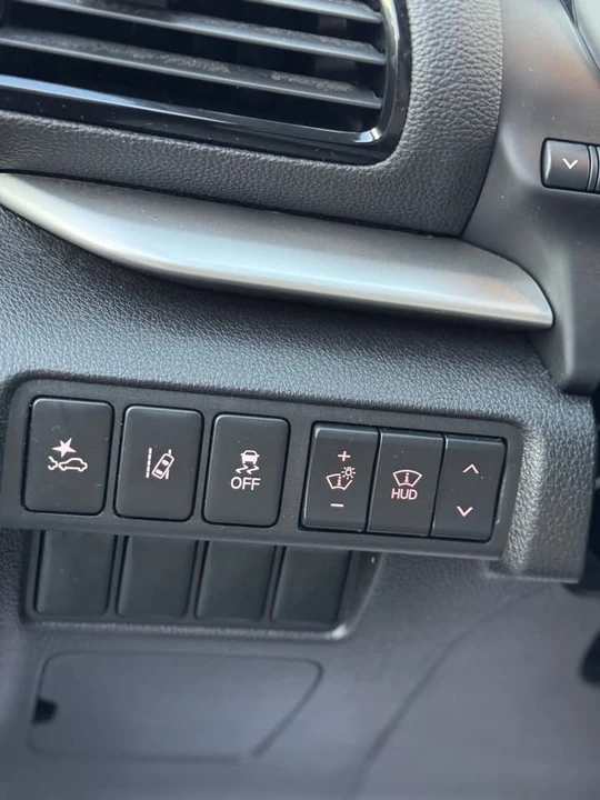 2022 Mitsubishi Eclipse Cross - Image 12 of 20