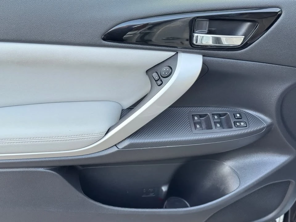 2022 Mitsubishi Eclipse Cross - Image 8 of 20