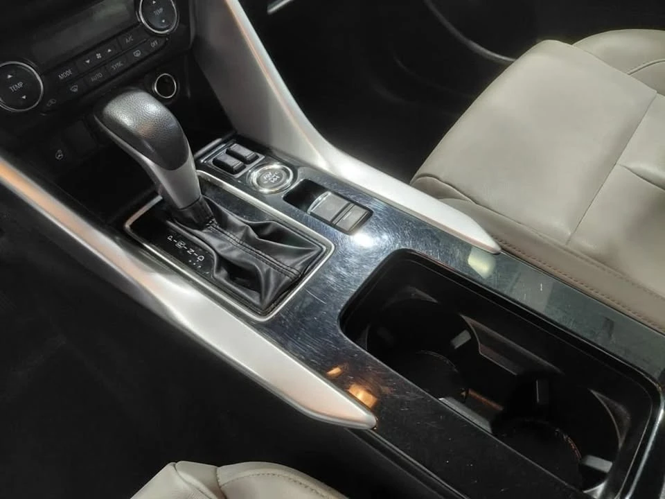 2022 Mitsubishi Eclipse Cross - Image 13 of 20