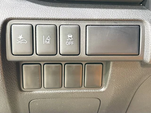 2022 Mitsubishi Eclipse Cross - Image 10 of 18