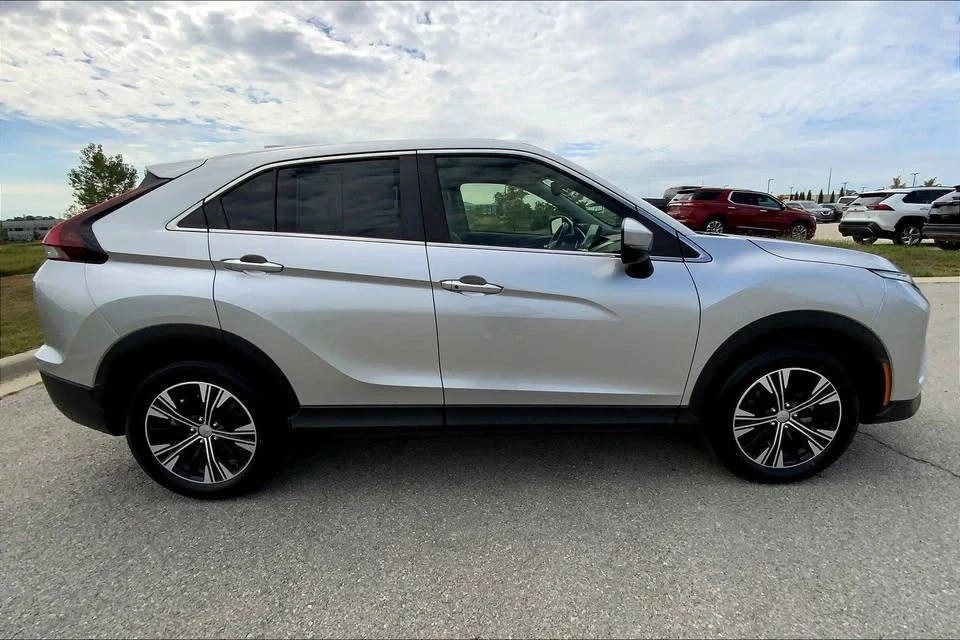 2022 Mitsubishi Eclipse Cross - Image 4 of 15