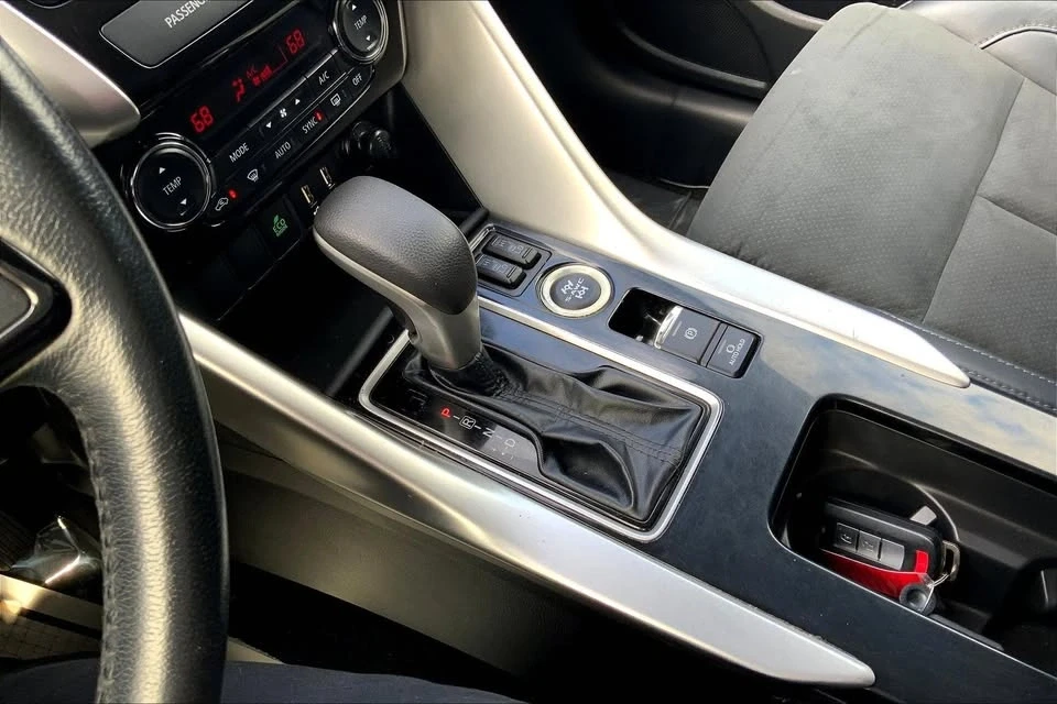 2022 Mitsubishi Eclipse Cross - Image 11 of 15