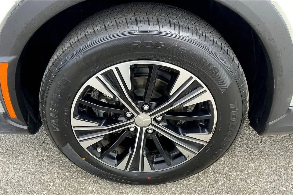 2022 Mitsubishi Eclipse Cross - Image 15 of 15