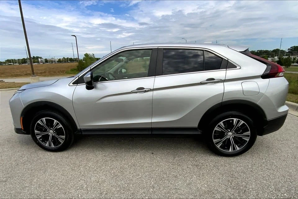 2022 Mitsubishi Eclipse Cross - Image 5 of 15
