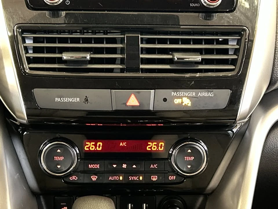 2022 Mitsubishi Eclipse Cross - Image 8 of 12