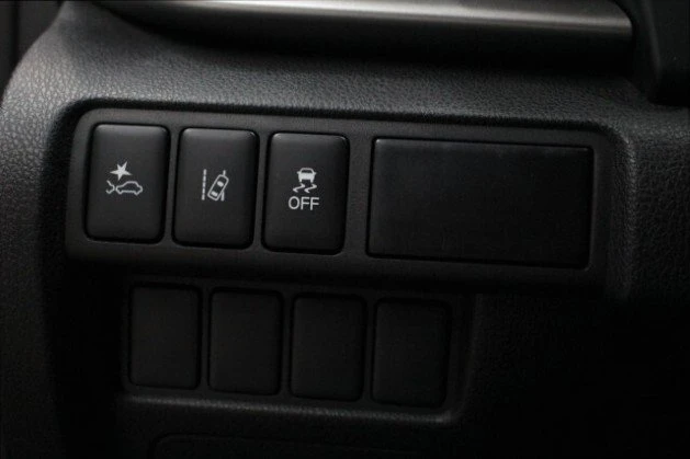 2022 Mitsubishi Eclipse Cross - Image 14 of 19