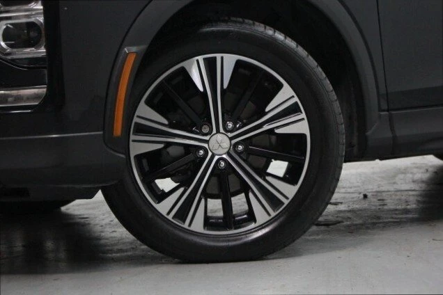 2022 Mitsubishi Eclipse Cross - Image 2 of 19