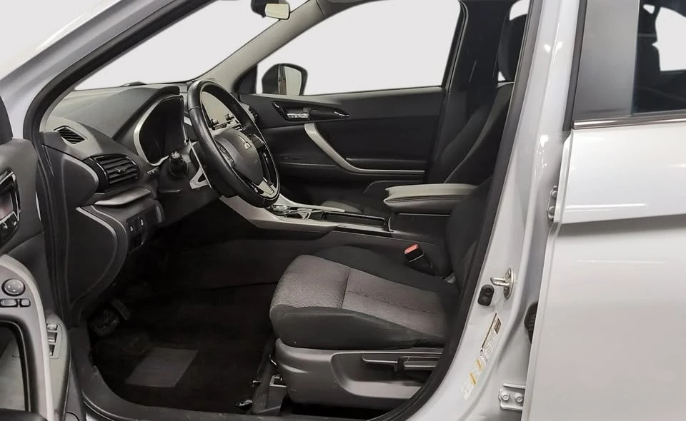 2022 Mitsubishi Eclipse Cross - Image 5 of 20