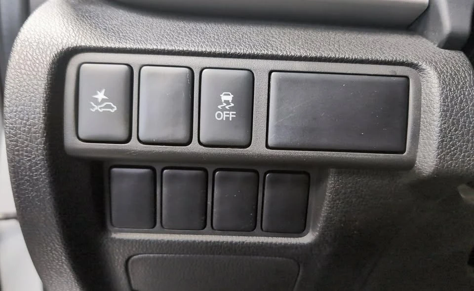 2022 Mitsubishi Eclipse Cross - Image 8 of 20