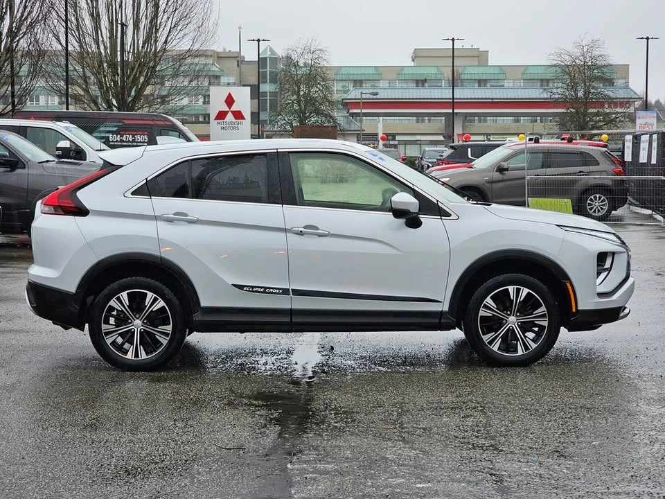 2022 Mitsubishi Eclipse Cross - Image 3 of 20