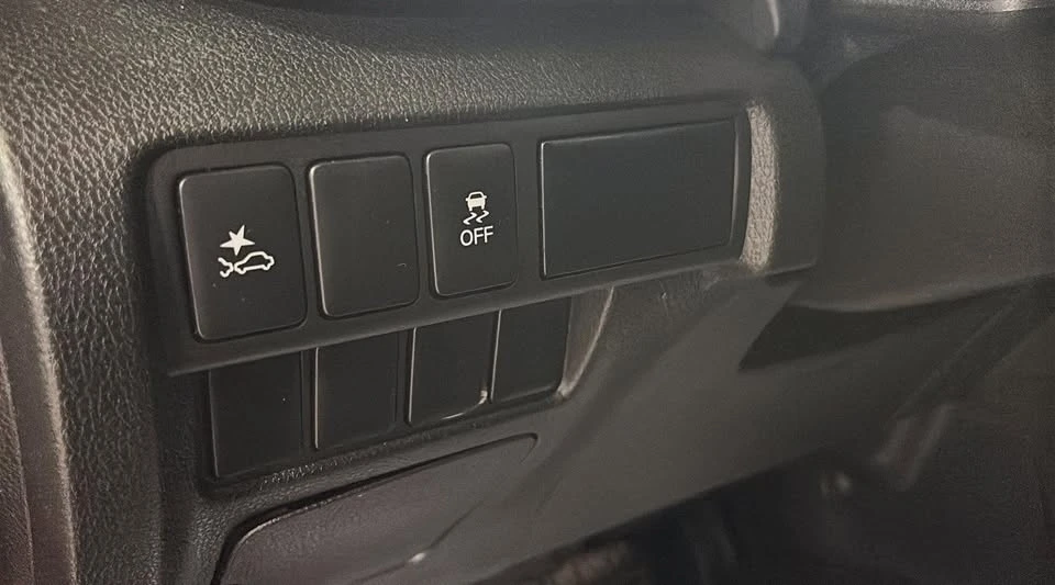 2022 Mitsubishi Eclipse Cross - Image 11 of 20