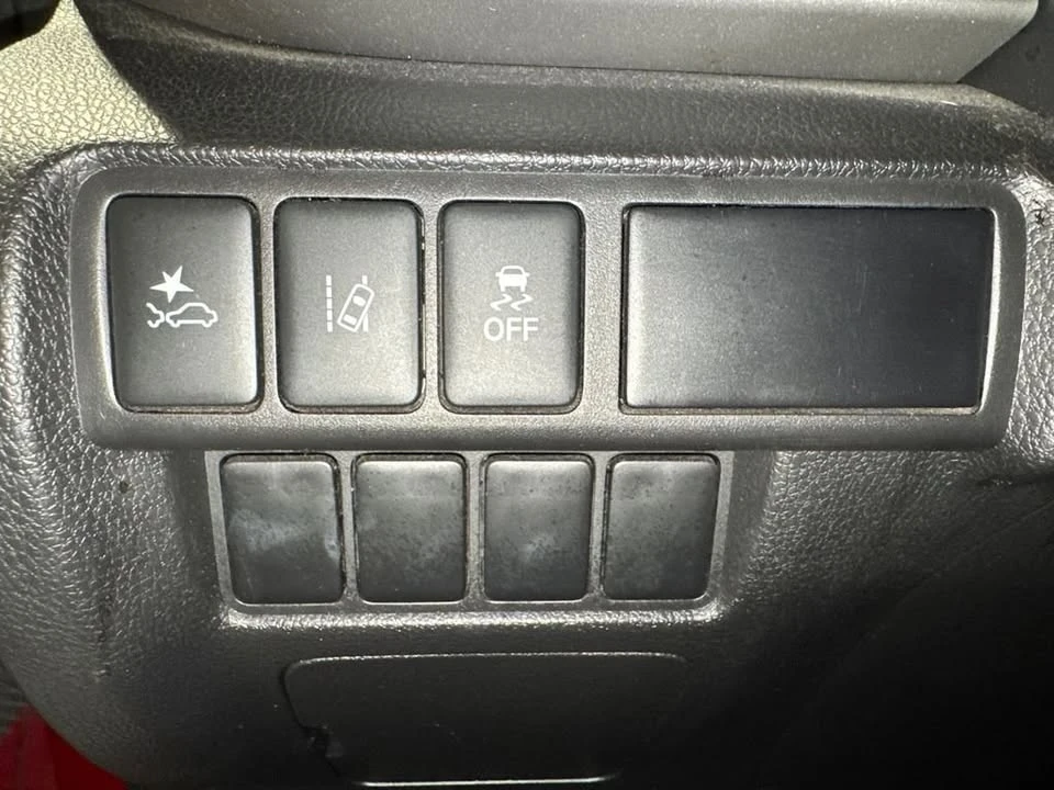 2022 Mitsubishi Eclipse Cross - Image 15 of 19