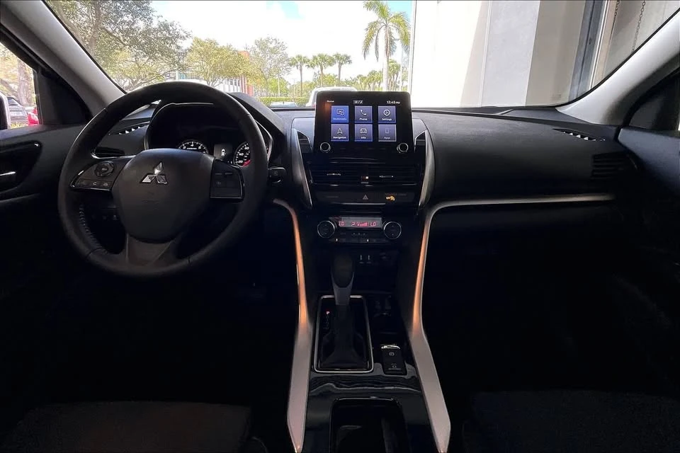 2022 Mitsubishi Eclipse Cross - Image 10 of 16
