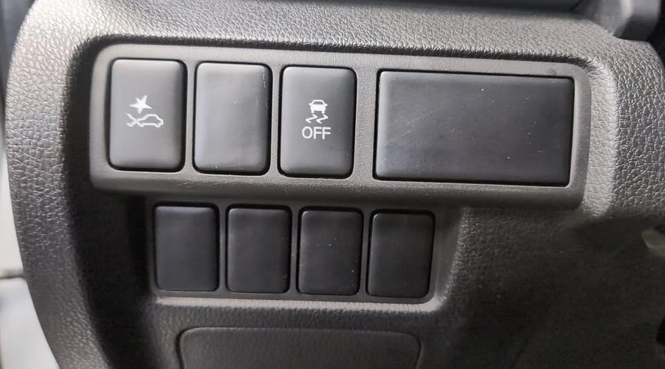 2022 Mitsubishi Eclipse Cross - Image 8 of 20