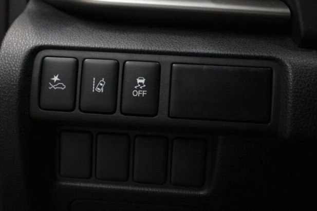 2022 Mitsubishi Eclipse Cross - Image 15 of 20