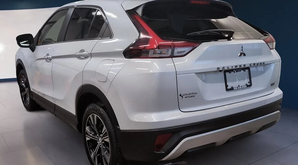 2022 Mitsubishi Eclipse Cross - Image 2 of 12