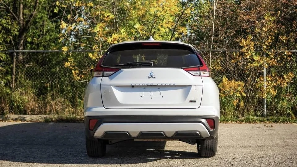 2022 Mitsubishi Eclipse Cross - Image 4 of 12