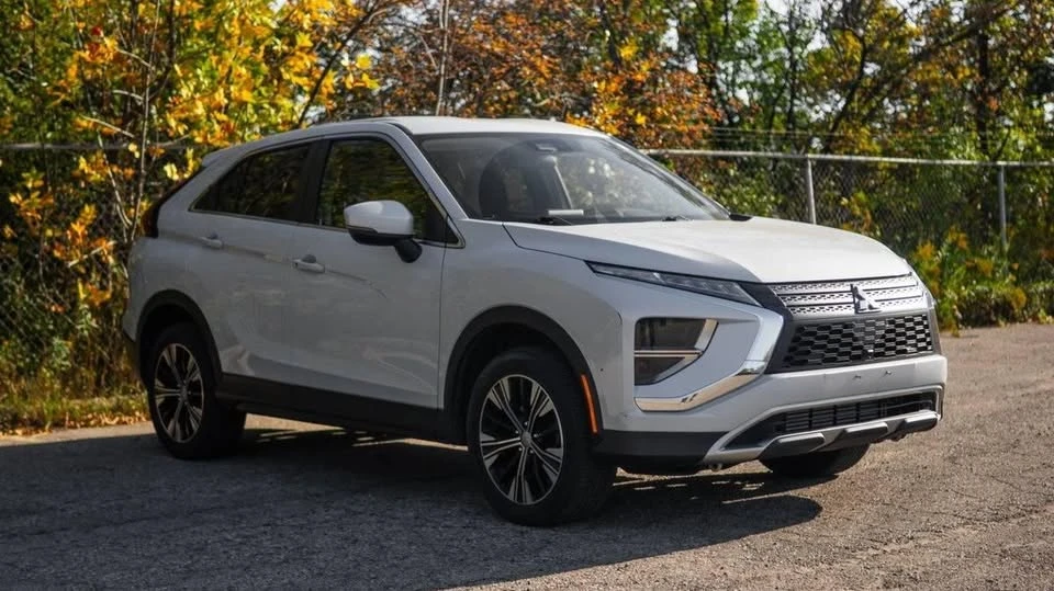 2022 Mitsubishi Eclipse Cross - Image 3 of 12