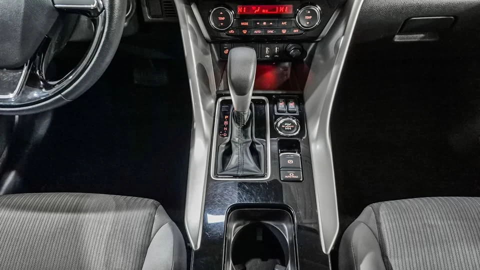 2022 Mitsubishi Eclipse Cross - Image 11 of 18