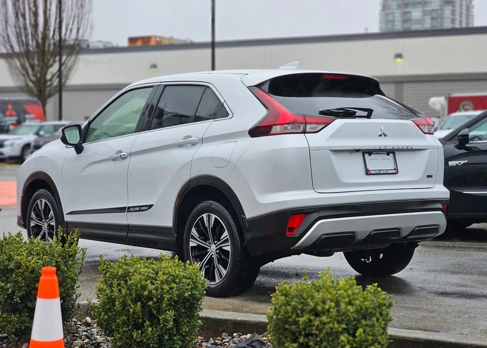 2022 Mitsubishi Eclipse Cross - Image 9 of 20