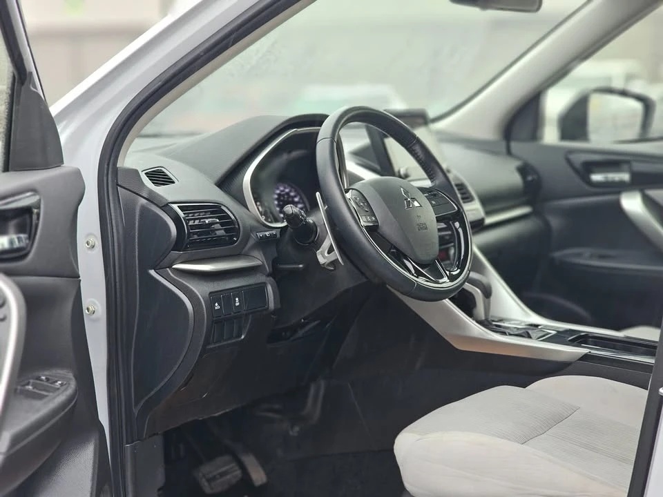 2022 Mitsubishi Eclipse Cross - Image 11 of 20