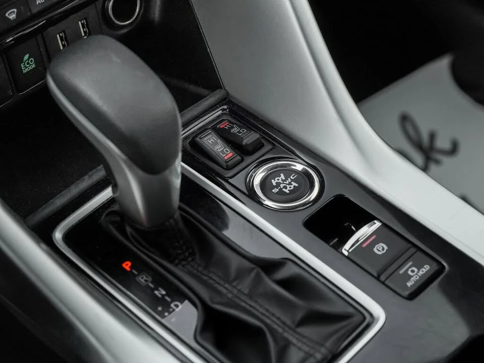 2022 Mitsubishi Eclipse Cross - Image 8 of 10