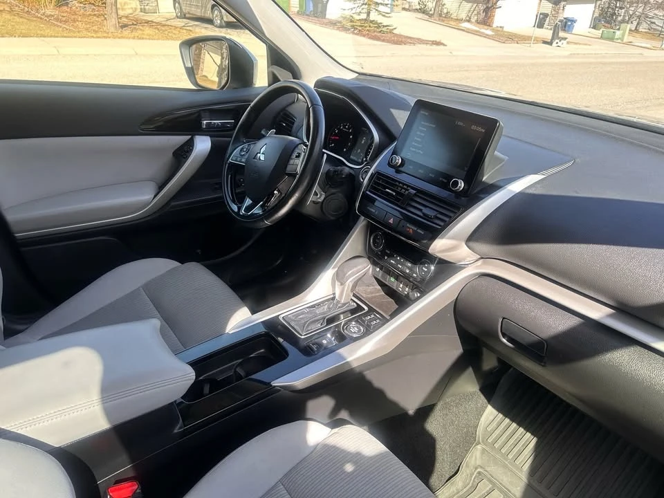 2022 Mitsubishi Eclipse Cross - Image 2 of 10