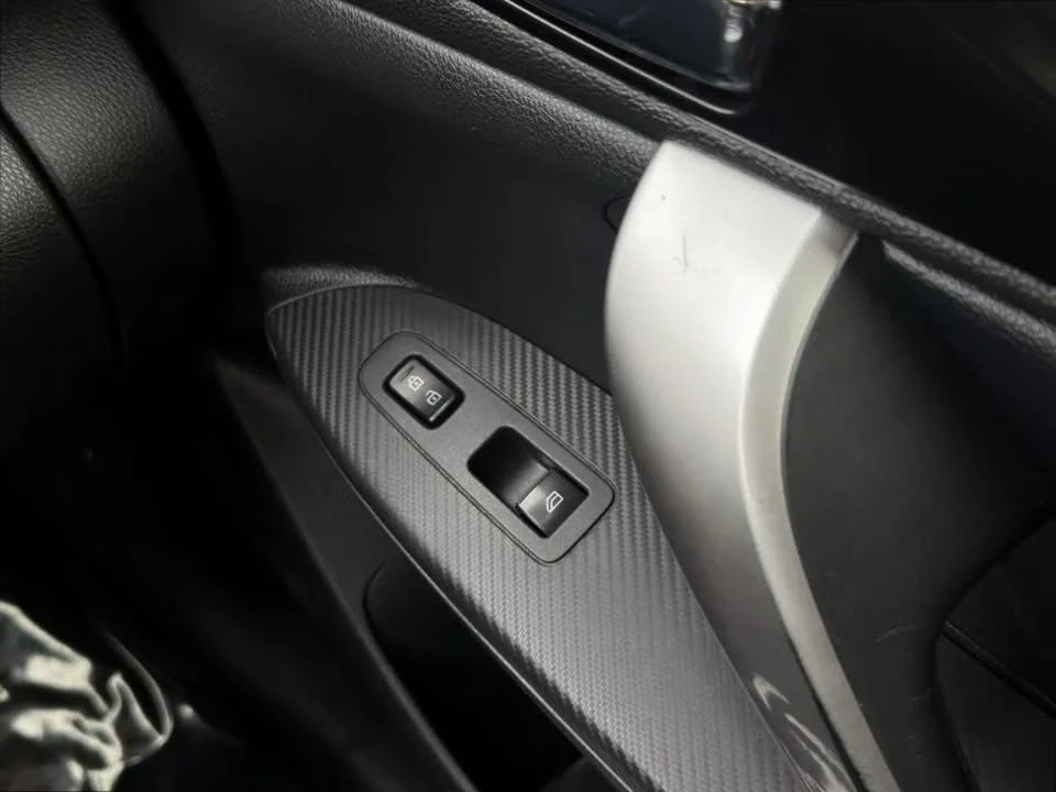 2022 Mitsubishi Eclipse Cross - Image 9 of 14