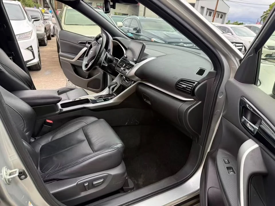 2022 Mitsubishi Eclipse Cross - Image 9 of 13