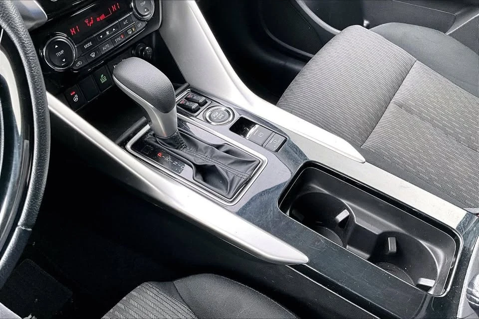 2022 Mitsubishi Eclipse Cross - Image 16 of 20