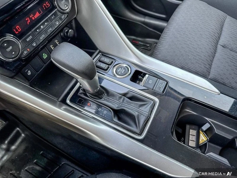 2022 Mitsubishi Eclipse Cross - Image 15 of 20