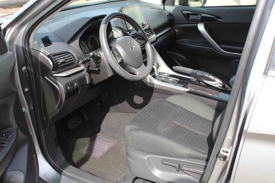 2022 Mitsubishi Eclipse Cross - Image 8 of 18