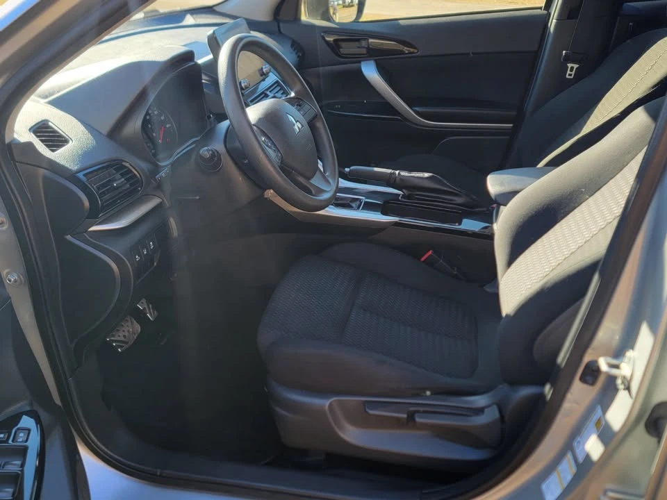 2022 Mitsubishi Eclipse Cross - Image 9 of 18