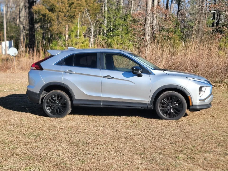 2022 Mitsubishi Eclipse Cross - Image 2 of 18