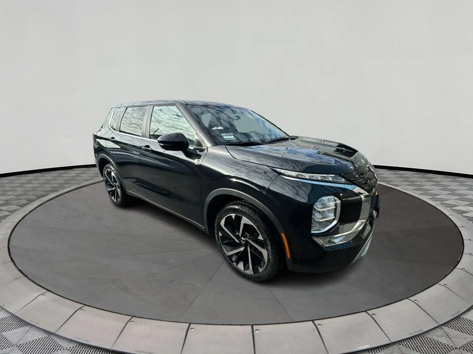 2022 Mitsubishi Outlander - Image 3 of 19
